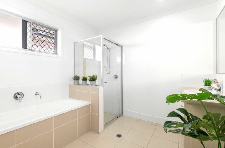 Modern family home in Brightwater, minutes from Sunshine Coasts best beaches, University, Hospitals.
