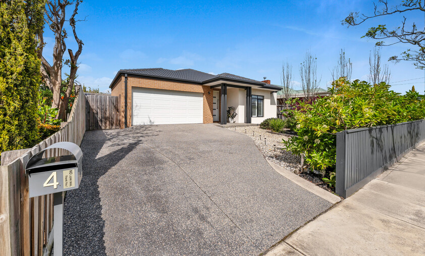 Spacious Modern Family Living in Prime McKinnon High School Zone