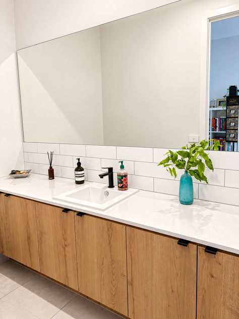 Spacious Modern Family Living in Prime McKinnon High School Zone