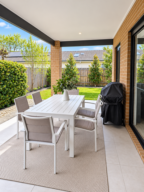 Spacious Modern Family Living in Prime McKinnon High School Zone