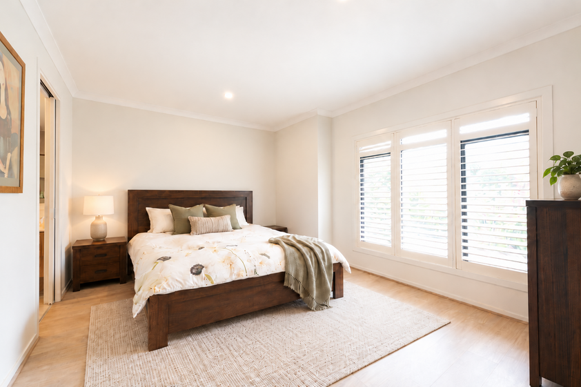 Spacious Modern Family Living in Prime McKinnon High School Zone