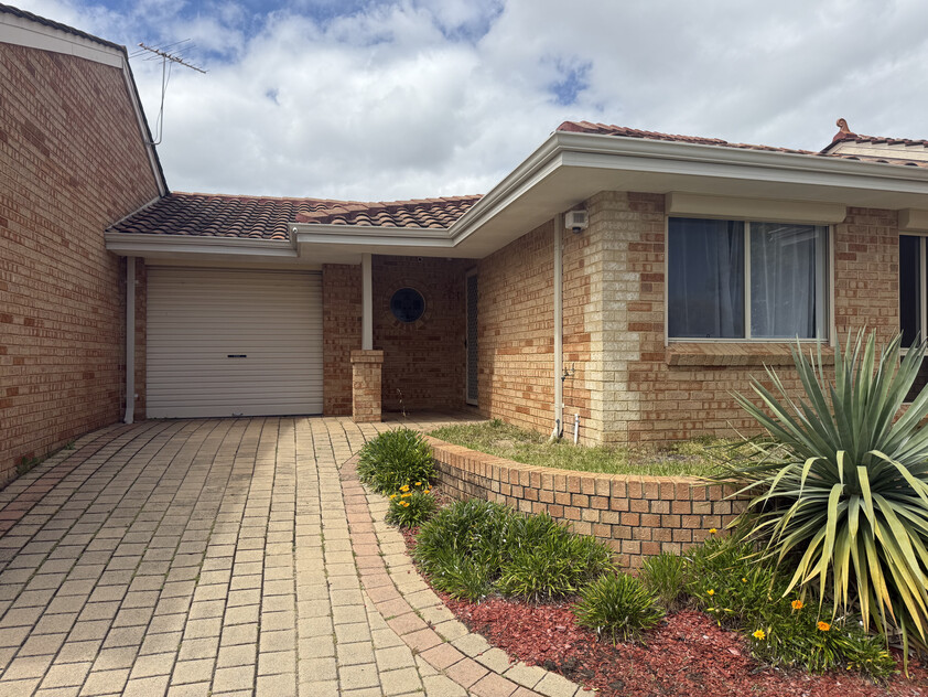 Light bright and spacious three bedroom villa