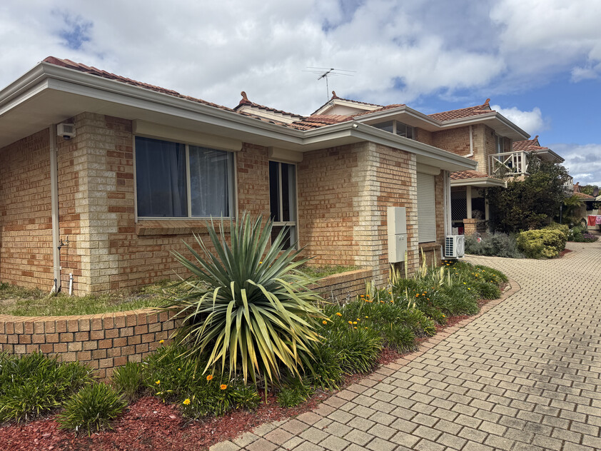 Light bright and spacious three bedroom villa