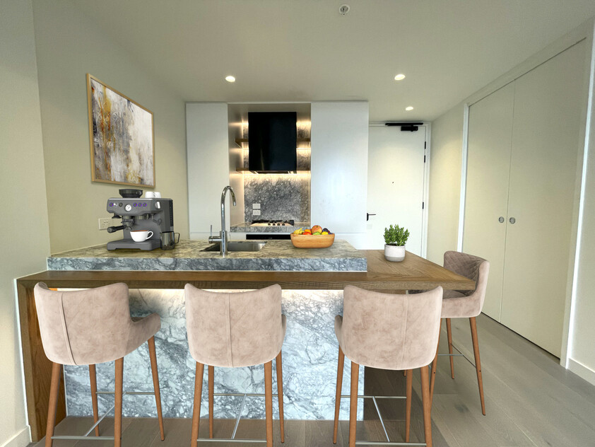 New Luxurious Apartment