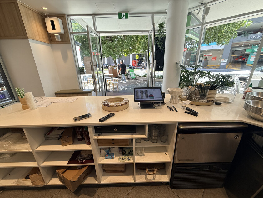 Licensed Corner Restaurant, 60+ Seats, Oracle Broadbeach