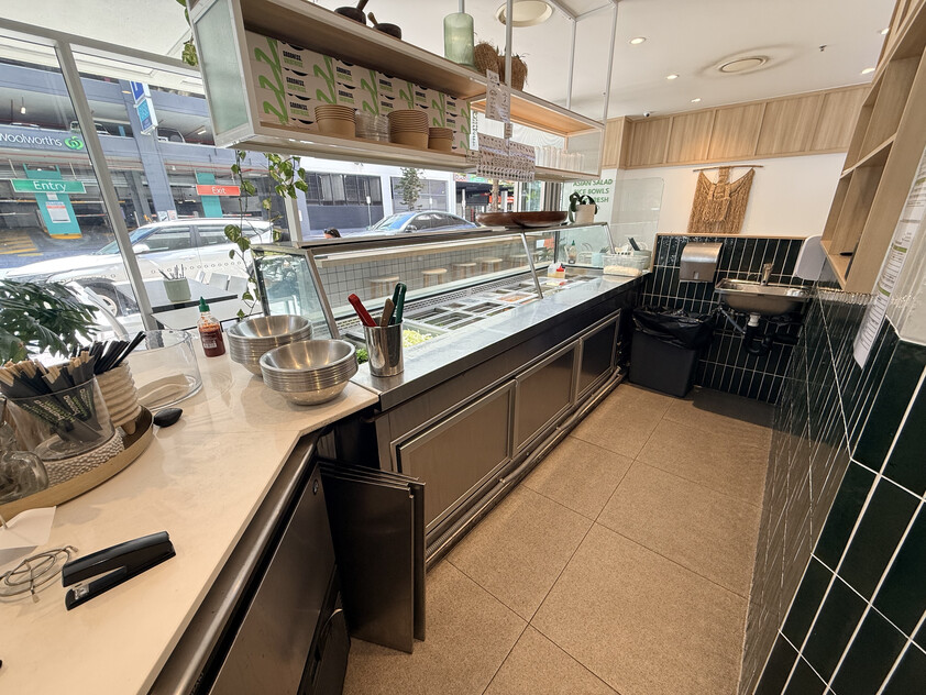 Licensed Corner Restaurant, 60+ Seats, Oracle Broadbeach