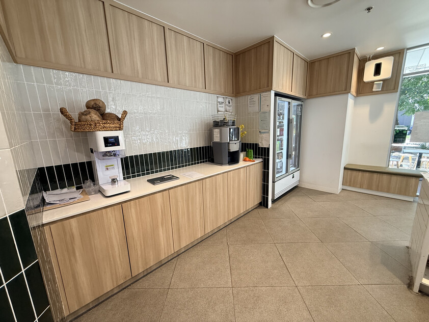 Licensed Corner Restaurant, 60+ Seats, Oracle Broadbeach