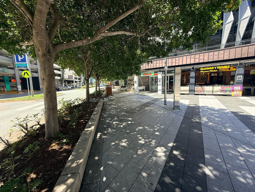 Licensed Corner Restaurant, 60+ Seats, Oracle Broadbeach