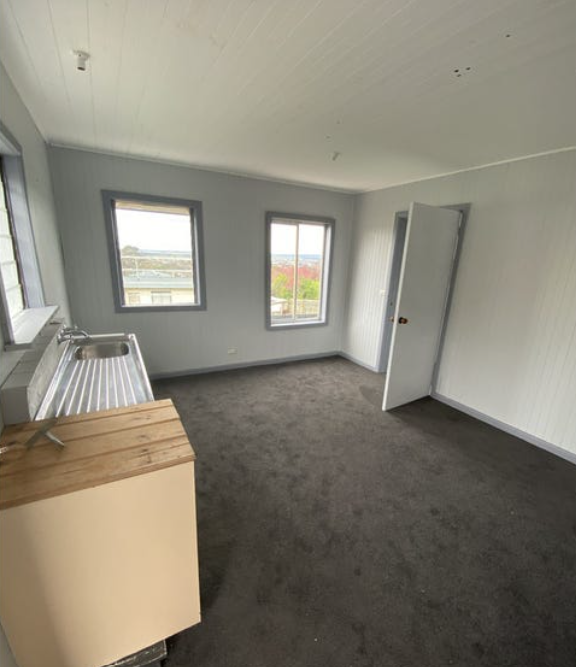 RECENTLY PAINTED HOME PLUS STUDIO $465,000-$495,000