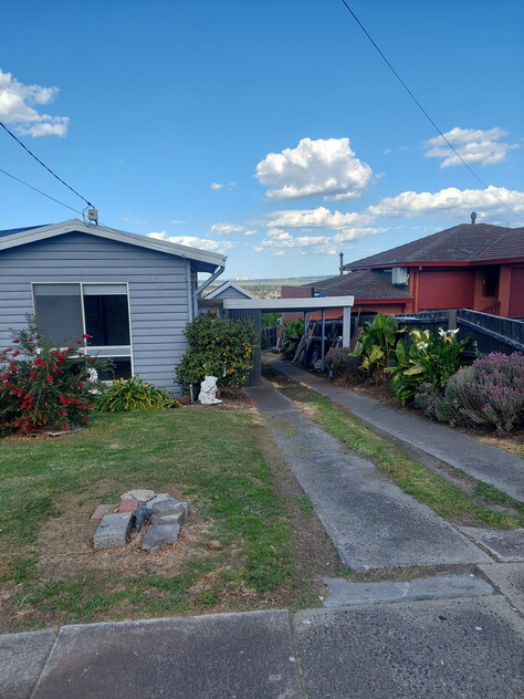 RECENTLY PAINTED HOME PLUS STUDIO $435,000-$465,000