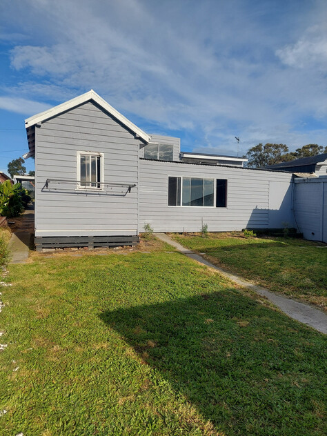RECENTLY PAINTED HOME PLUS STUDIO $465,000-$495,000