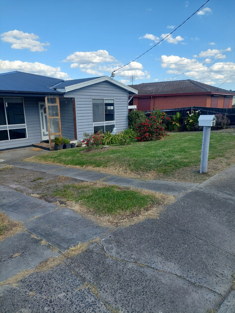 RECENTLY PAINTED HOME PLUS STUDIO $435,000-$465,000