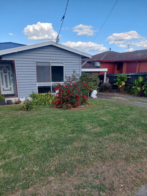RECENTLY PAINTED HOME PLUS STUDIO $465,000-$495,000