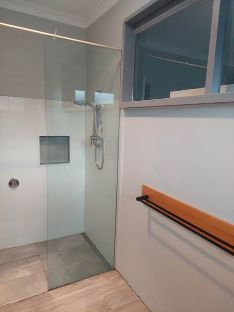 RECENTLY PAINTED HOME PLUS STUDIO $435,000-$465,000