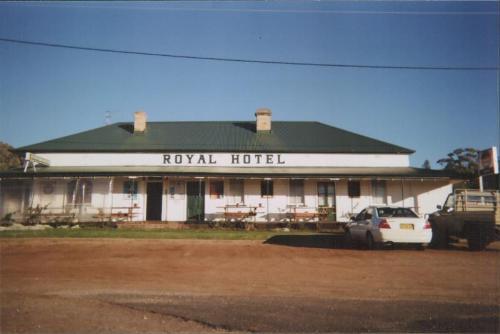 TAMBAR SPRINGS - FREEHOLD COUNTRY HOTEL - FOR SALE