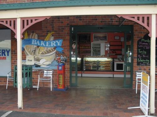 FRESH FIELDS BAKERY