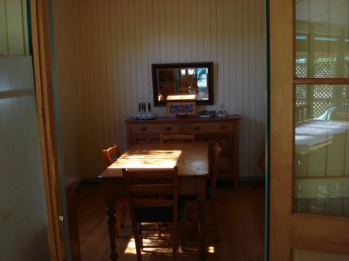 QUEENSLANDER SET ON TWO BLOCKS -