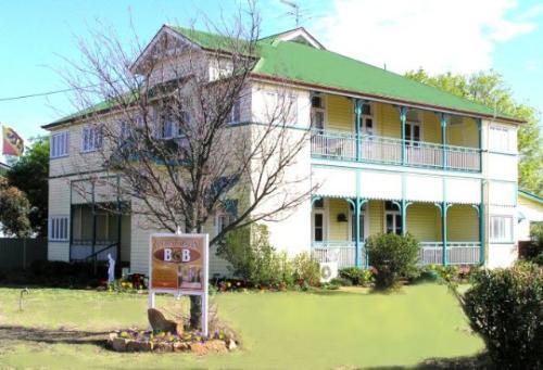 CLIFTON B&B - HISTORIC FULLY RENOVATED PROPERTY SET ON HUGE BLOCK IN CENTRE OF TOWN
